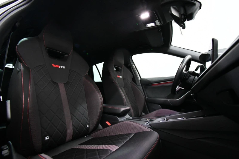 Skoda Octavia 2.0TDI* RS* 4X4* KEYLESS* DISTR* LED* CARPLAY* , снимка 6 - Автомобили и джипове - 52490541