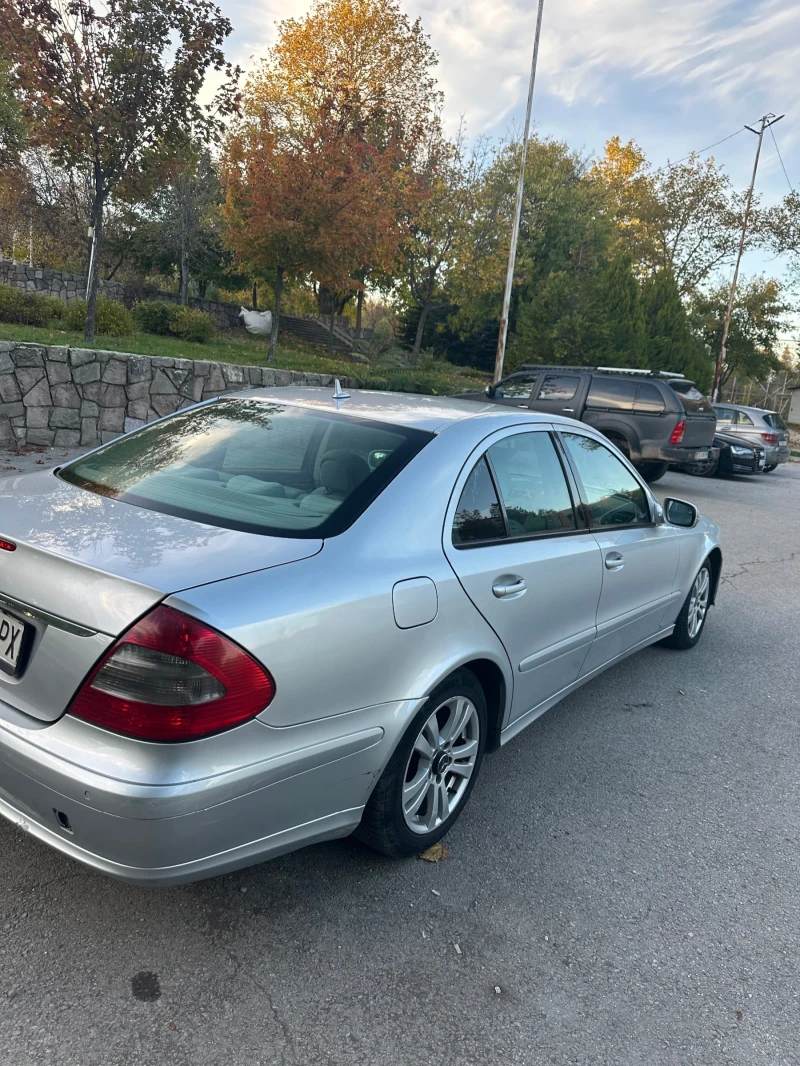 Mercedes-Benz E 220, снимка 5 - Автомобили и джипове - 52507338