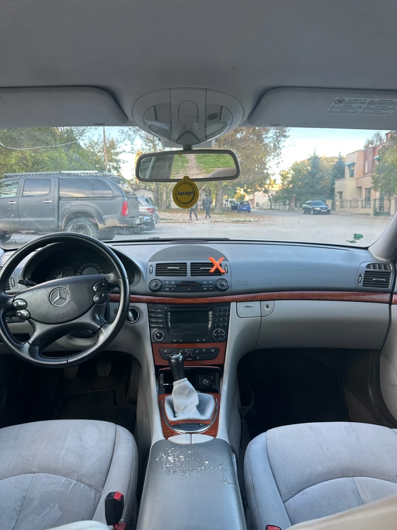 Mercedes-Benz E 220, снимка 6 - Автомобили и джипове - 52507338