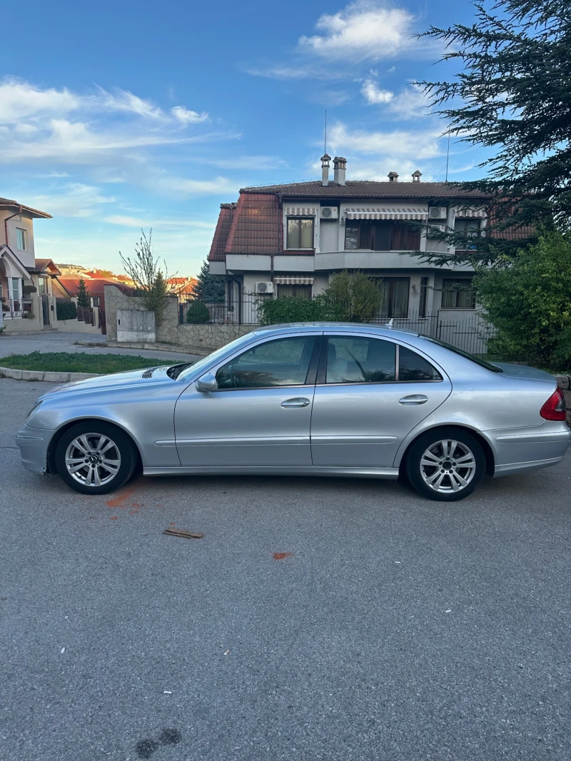 Mercedes-Benz E 220, снимка 3 - Автомобили и джипове - 52507338