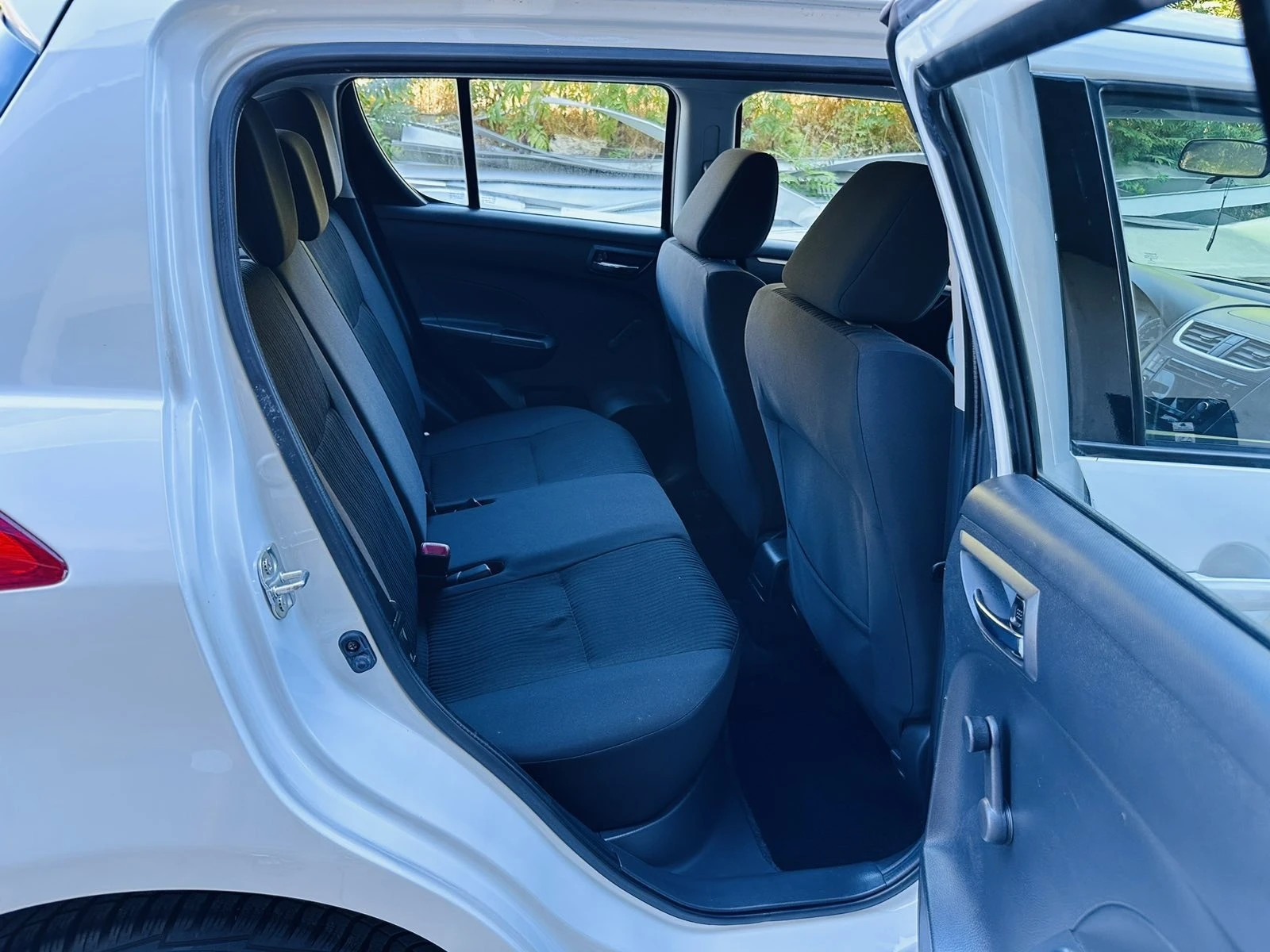 Suzuki Swift 1.2i Swiss | Mobile.bg — изображение 14