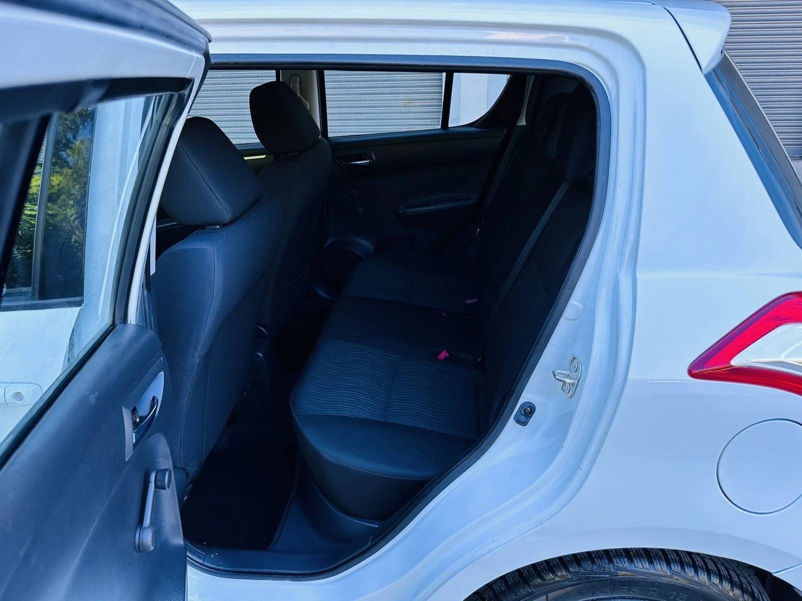 Suzuki Swift 1.2i Swiss | Mobile.bg — изображение 13