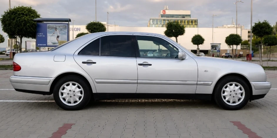 Mercedes-Benz 124 W210 ЗА КОЛЕКЦИЯ УНИКАТ, 100% ОРИГИНАЛ , снимка 3 - Автомобили и джипове - 55671360