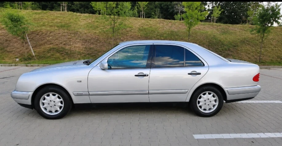 Mercedes-Benz 124 W210 ЗА КОЛЕКЦИЯ УНИКАТ, 100% ОРИГИНАЛ , снимка 4 - Автомобили и джипове - 55671360