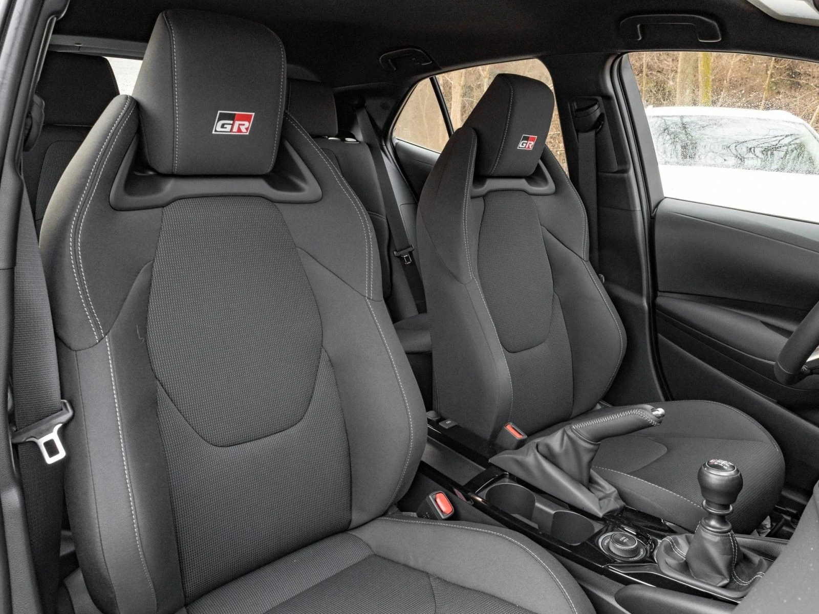 Toyota Corolla GR* 4x4* DISTRONIC* CAMERA* CARPLAY* KEYLESS*  | Mobile.bg   12