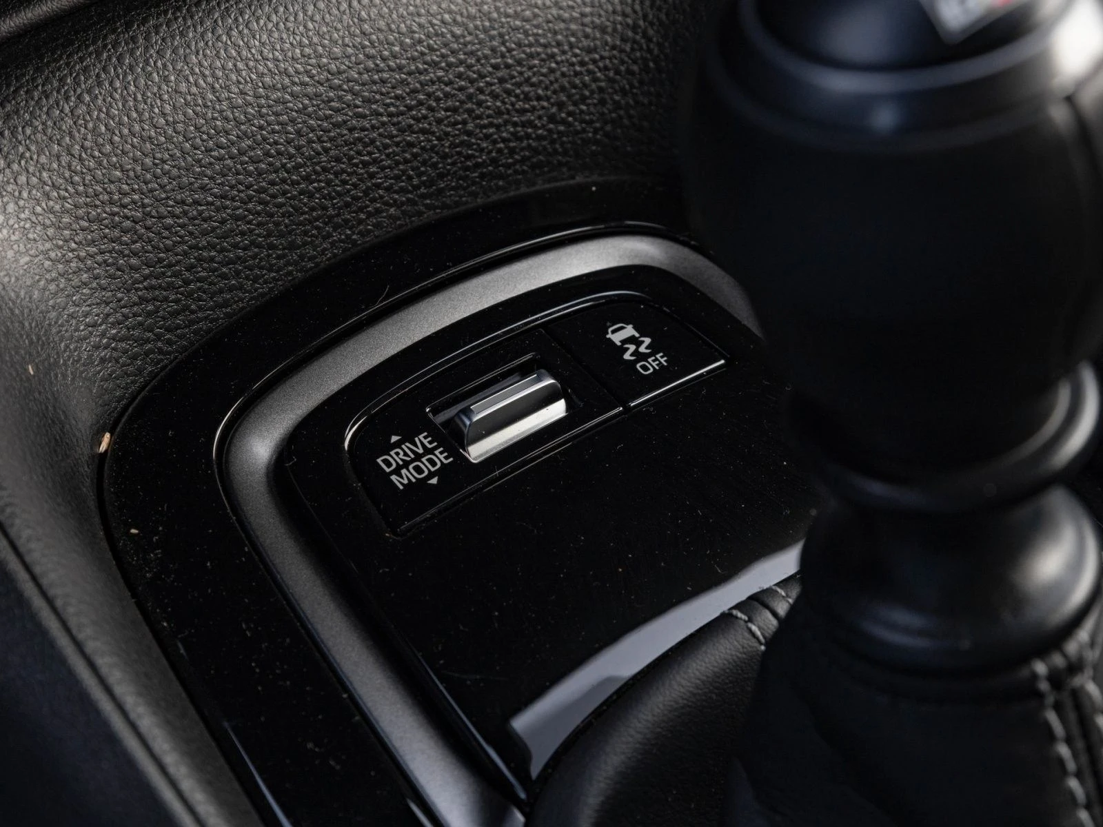 Toyota Corolla GR* 4x4* DISTRONIC* CAMERA* CARPLAY* KEYLESS*  | Mobile.bg   11