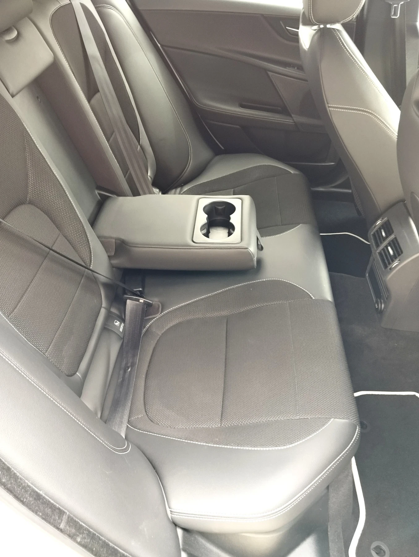 Jaguar XE R-SPORT 4x4 8ZF SWITZERLAND  DIAMOND WHITE PEARL | Mobile.bg   13