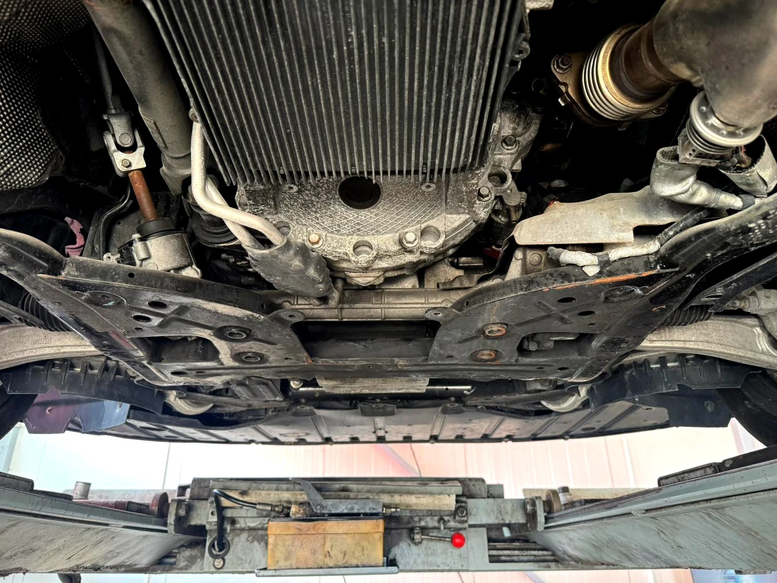 Jaguar XE R-SPORT 4x4 8ZF SWITZERLAND  DIAMOND WHITE PEARL | Mobile.bg   17