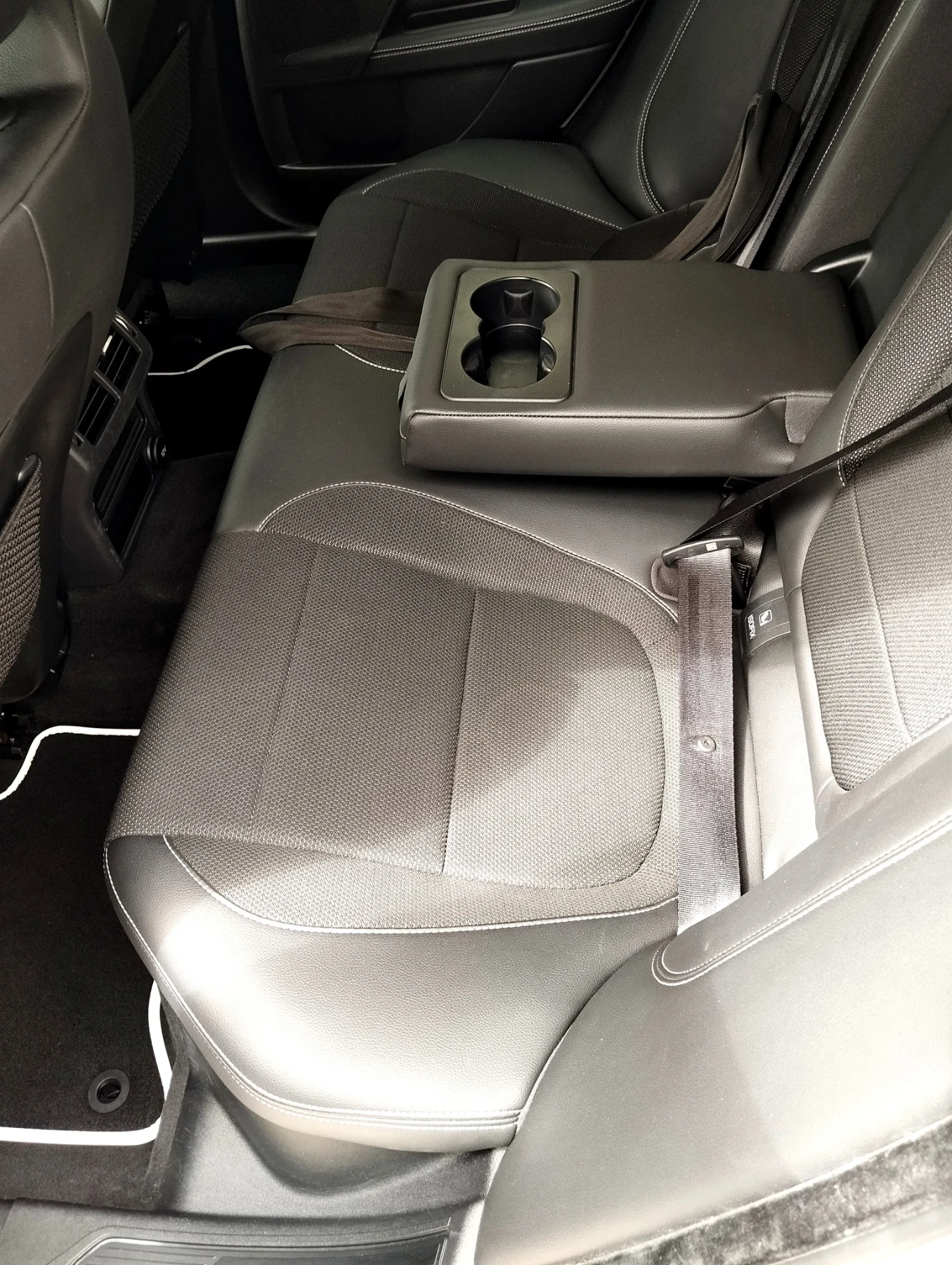 Jaguar XE R-SPORT 4x4 8ZF SWITZERLAND  DIAMOND WHITE PEARL | Mobile.bg   14