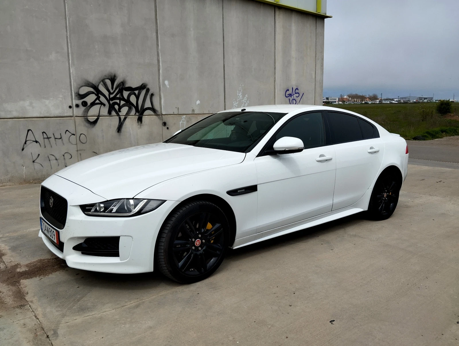 Jaguar XE R Sport 4x4 DIAMOND WHITE PEARL  - изображение 3