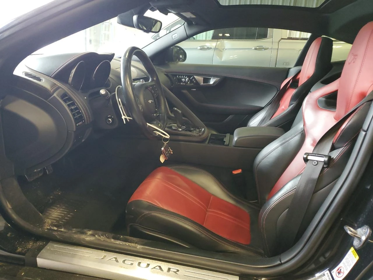 Jaguar F-Type R 5.0L V8 550кс * Възможност за Лизинг*  - изображение 7