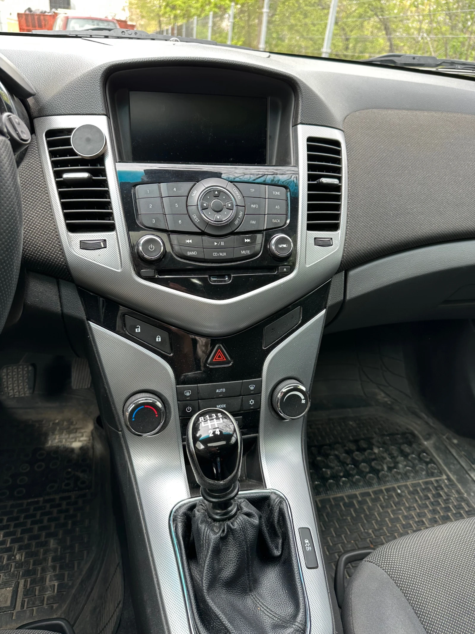 Chevrolet Cruze 1, 8 Gaz-benzin, снимка 4 - Автомобили и джипове - 53933341