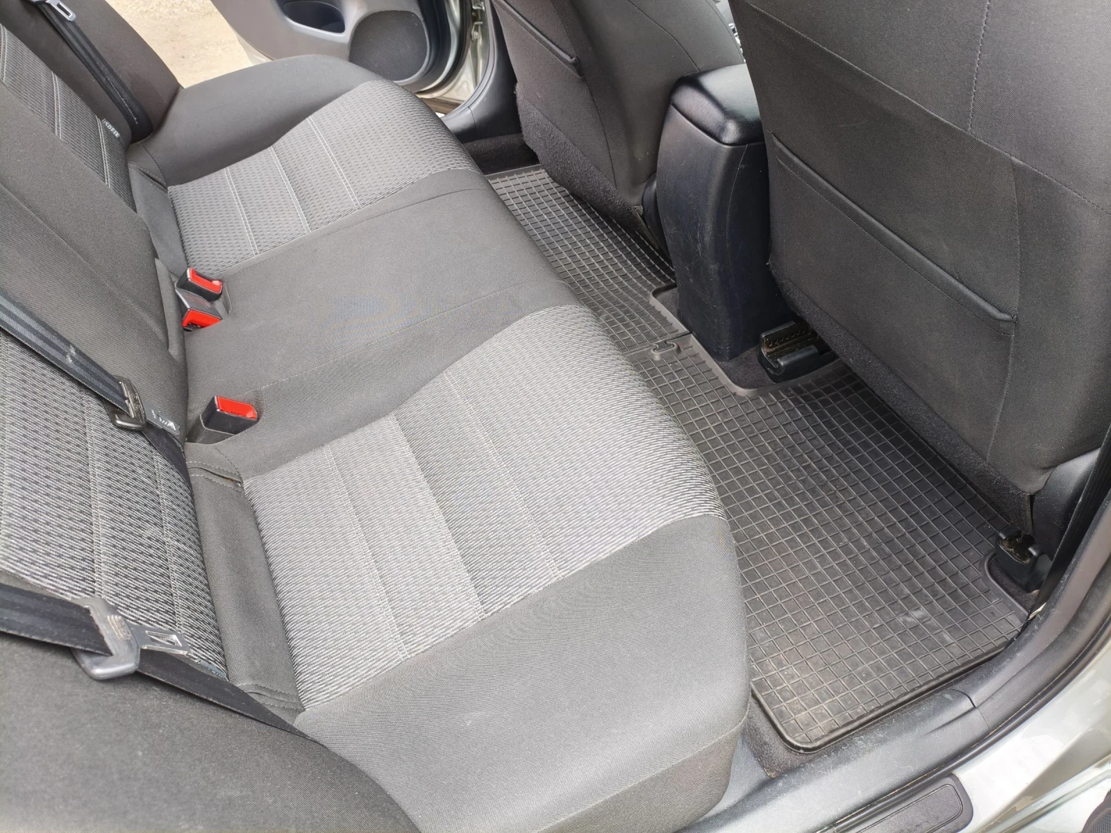 Toyota Avensis  - изображение 7