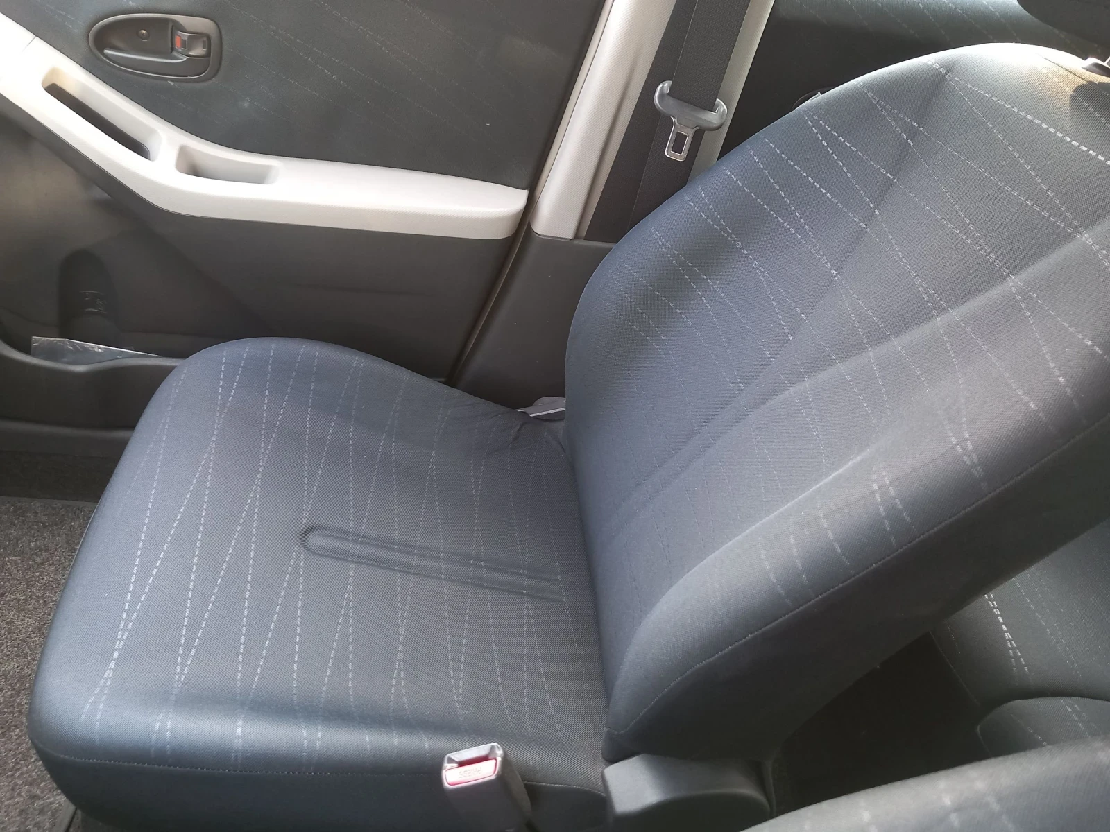 Toyota Yaris 1.3 vvt.i 87ks - изображение 8