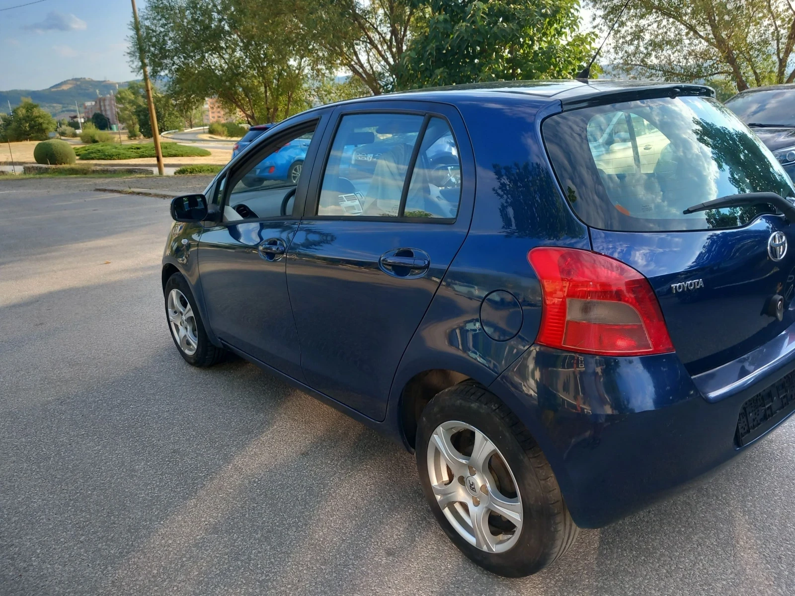 Toyota Yaris 1.3 vvt.i 87ks - изображение 4