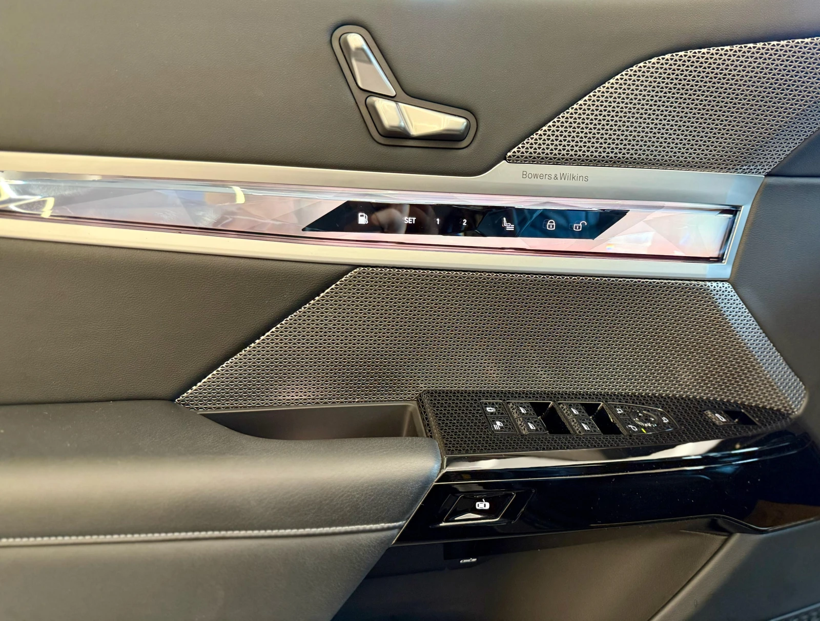 BMW 750 e* Bowers&Wilkins* Лизинг* Swarovski - изображение 7