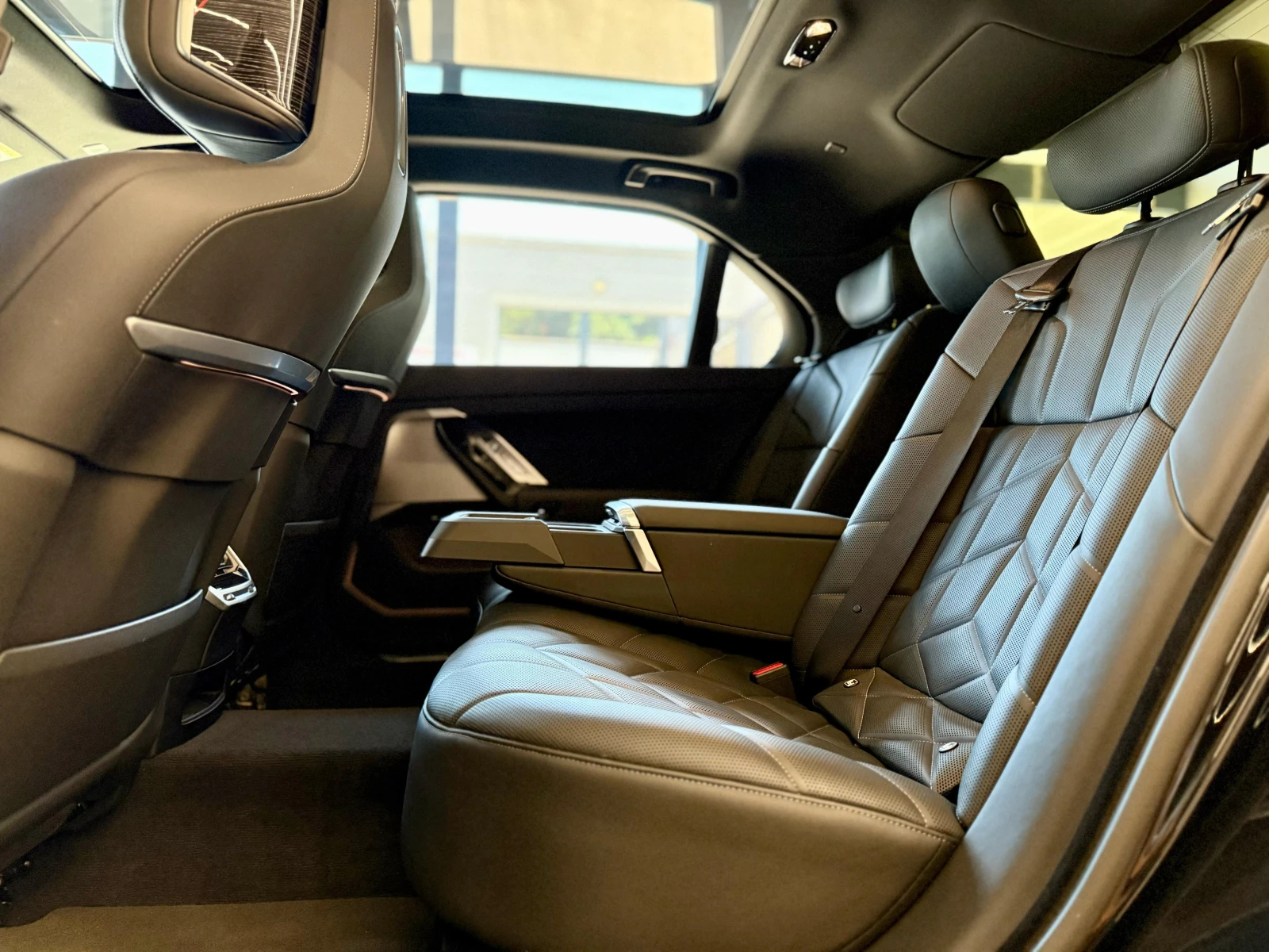 BMW 750 e* Bowers&Wilkins* * Swarovski | Mobile.bg   15