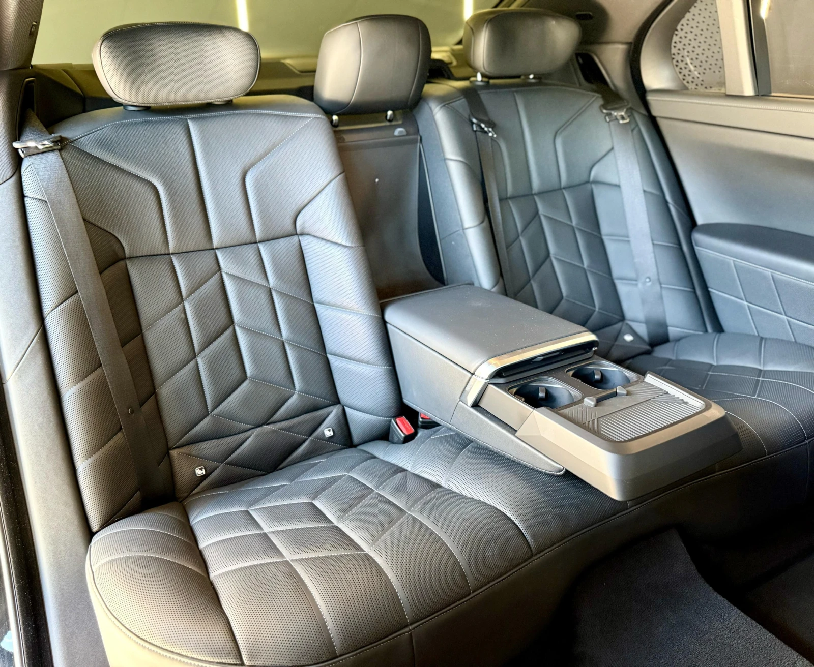 BMW 750 e* Bowers&Wilkins* * Swarovski | Mobile.bg   16