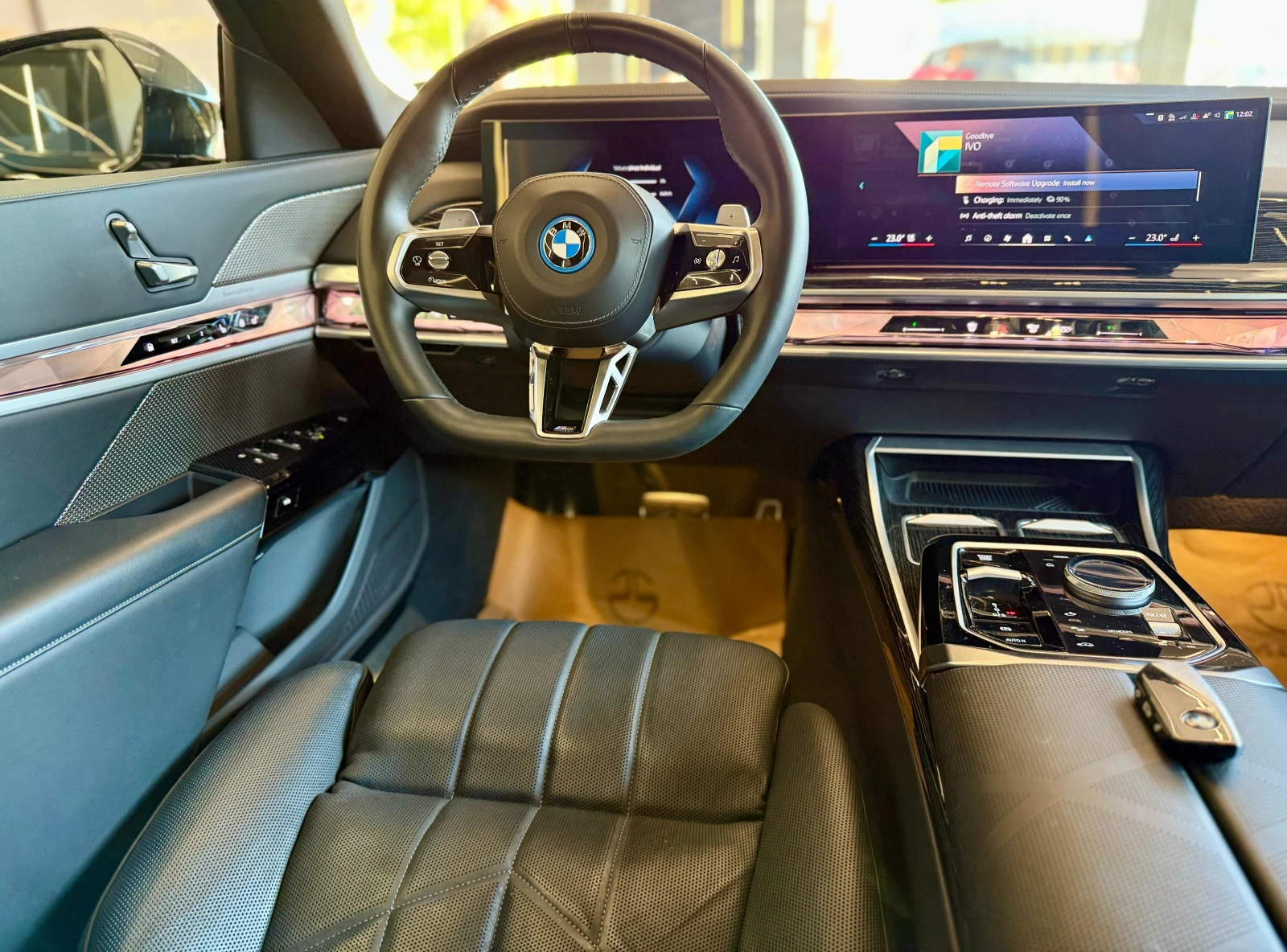 BMW 750 e* Bowers&Wilkins* Лизинг* Swarovski - изображение 10