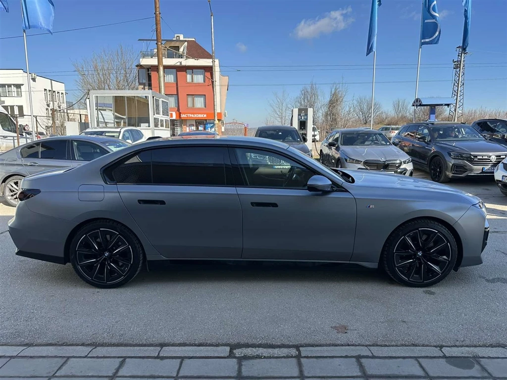 BMW i7 xDrive60 Sedan - изображение 10