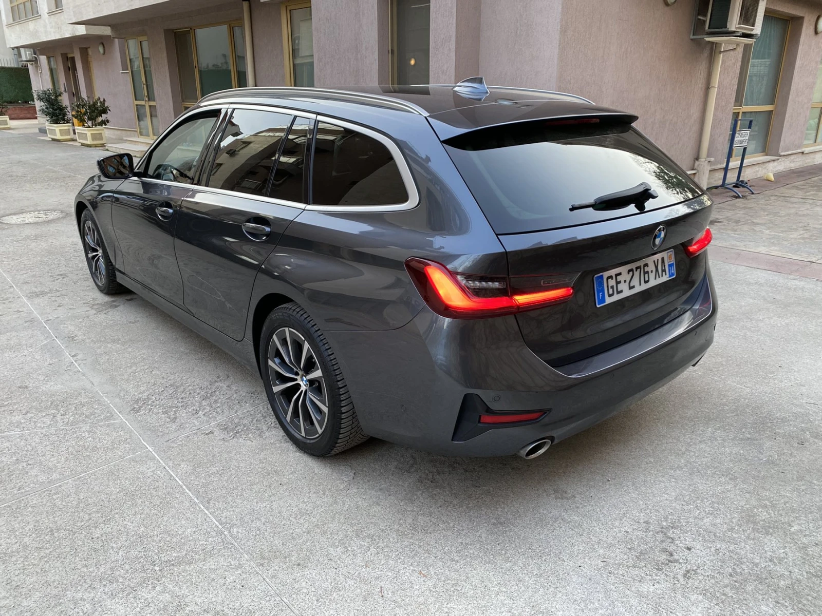 BMW 320 xDrive Business Design Laser, снимка 8 - Автомобили и джипове - 53741950