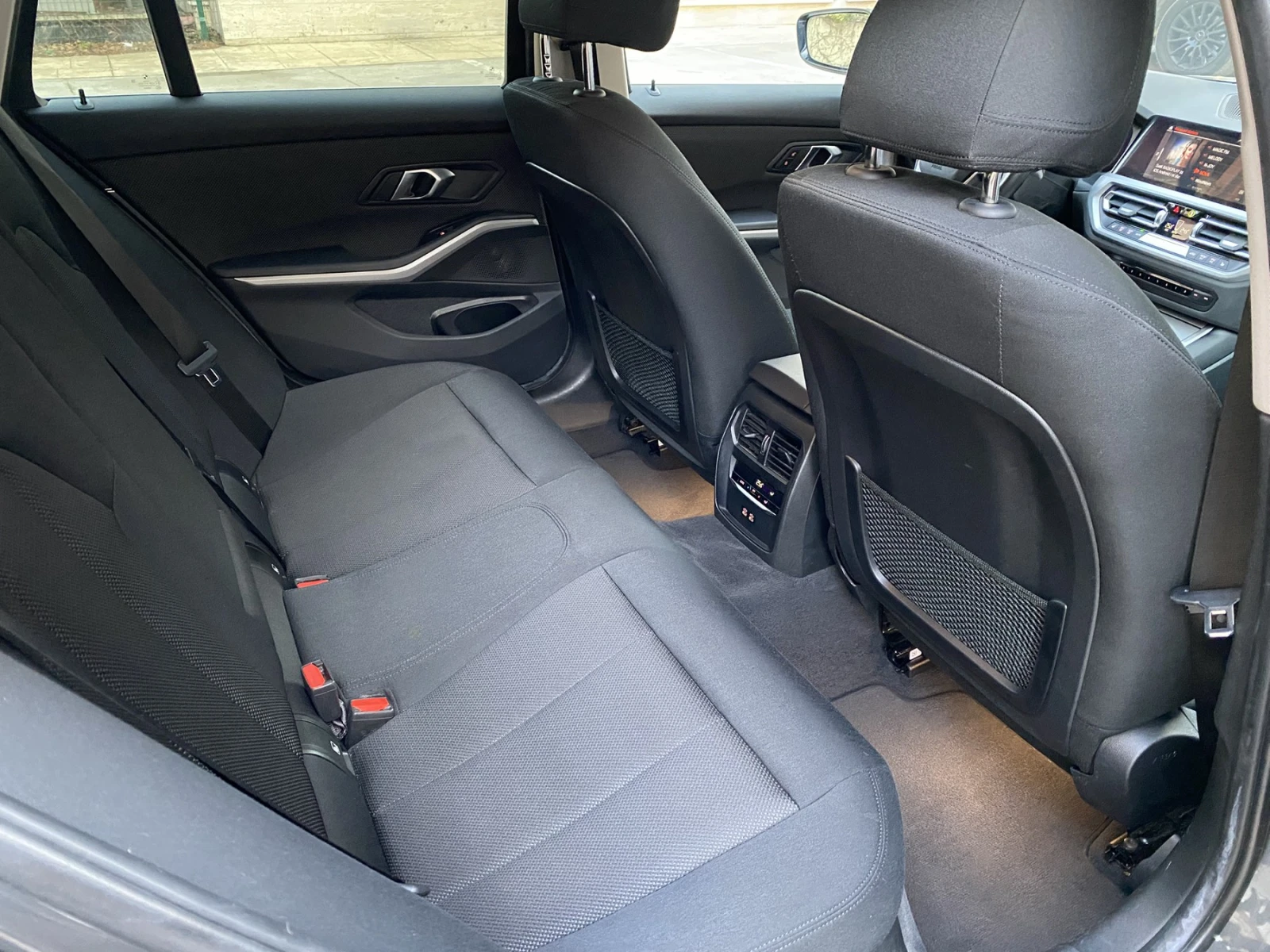 BMW 320 xDrive Business Design Laser, снимка 12 - Автомобили и джипове - 53741950