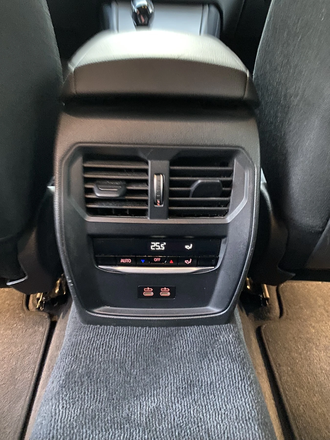 BMW 320 xDrive Business Design Laser, снимка 14 - Автомобили и джипове - 53741950