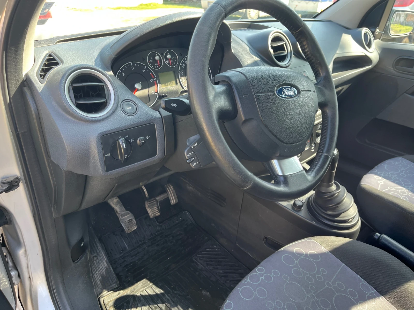 Ford Fiesta, снимка 8 - Автомобили и джипове - 53830367