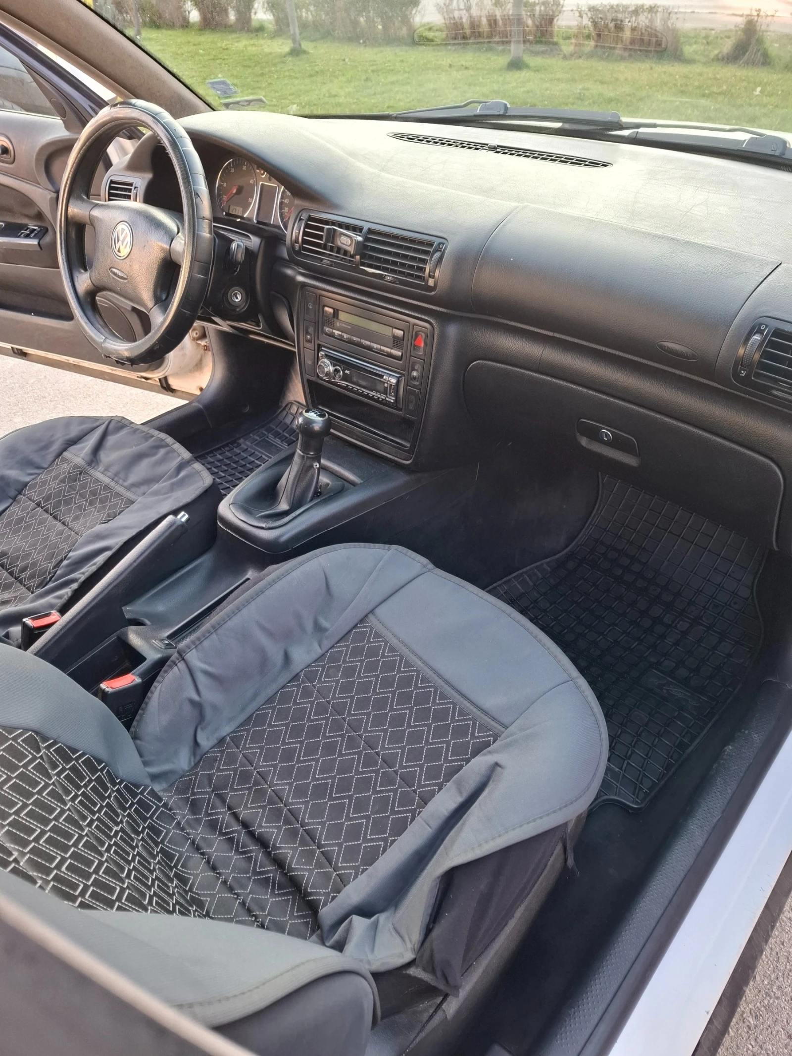 VW Passat 1, 9 TDI, снимка 8 - Автомобили и джипове - 53851698