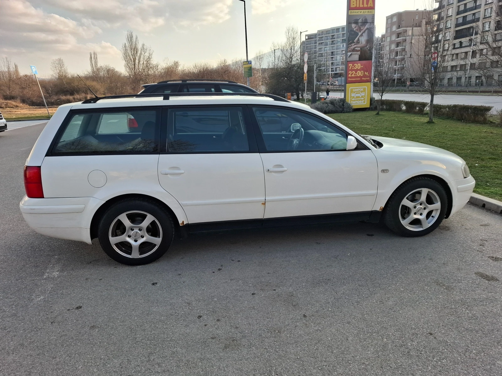 VW Passat 1, 9 TDI, снимка 4 - Автомобили и джипове - 53851698