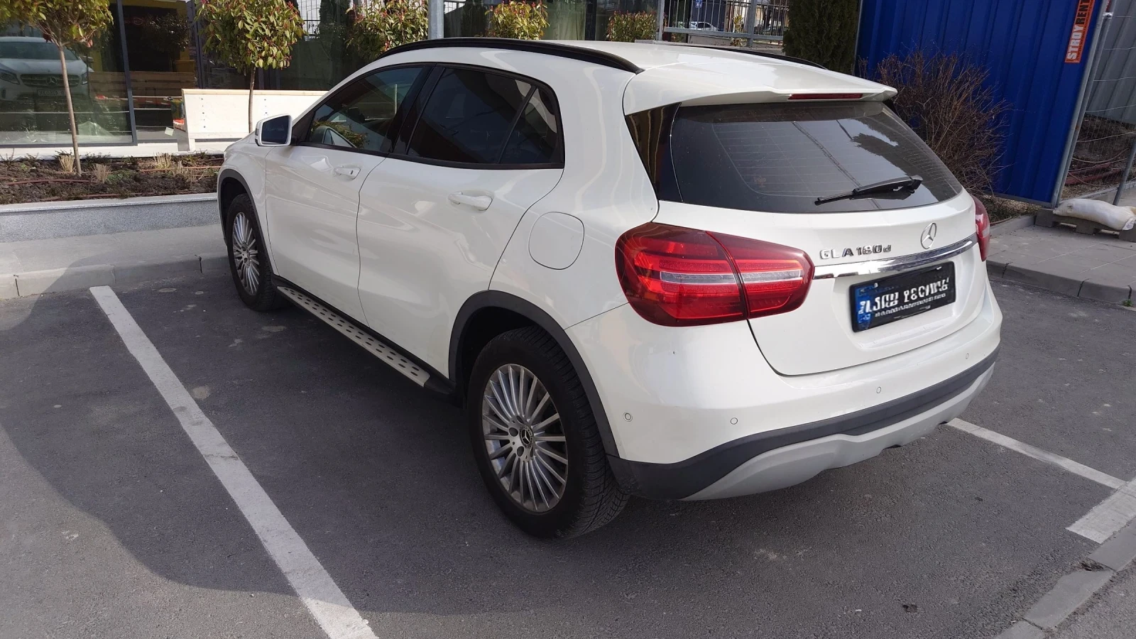 Mercedes-Benz GLA 180, снимка 3 - Автомобили и джипове - 53998315