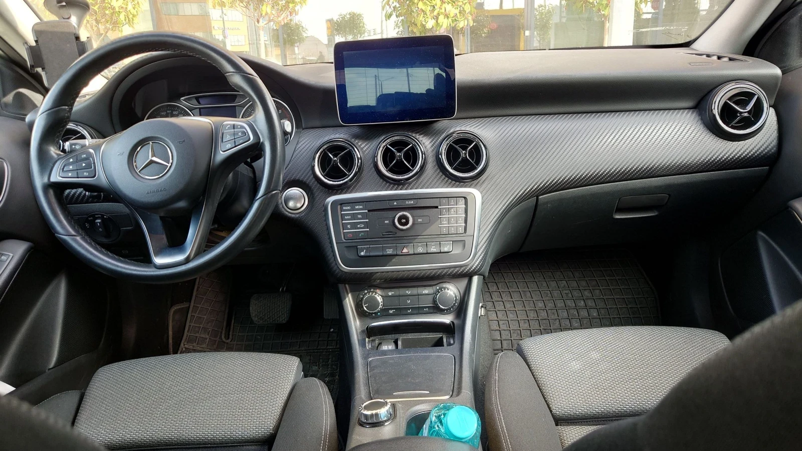 Mercedes-Benz GLA 180, снимка 9 - Автомобили и джипове - 53998315