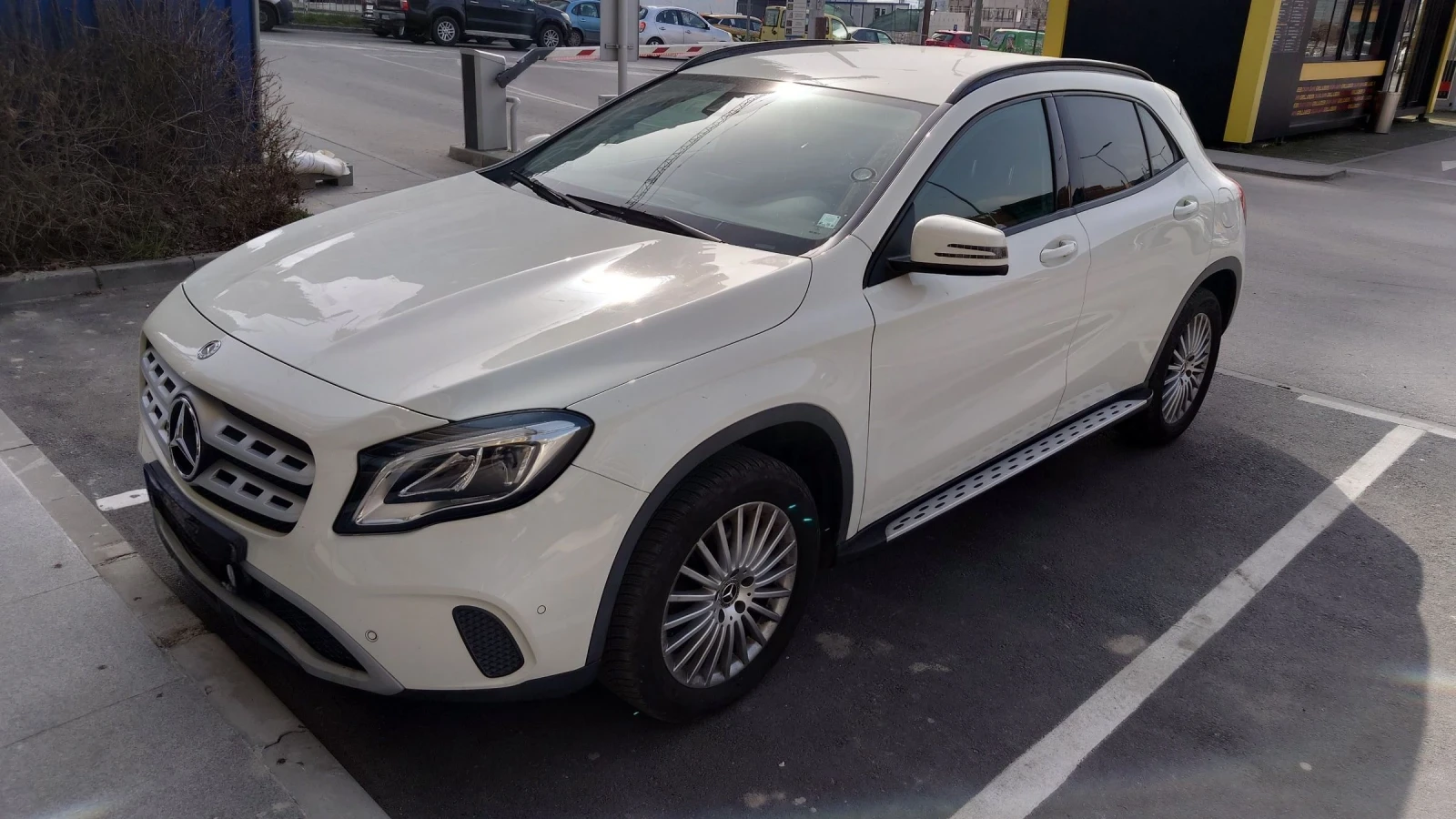 Mercedes-Benz GLA 180, снимка 2 - Автомобили и джипове - 53998315