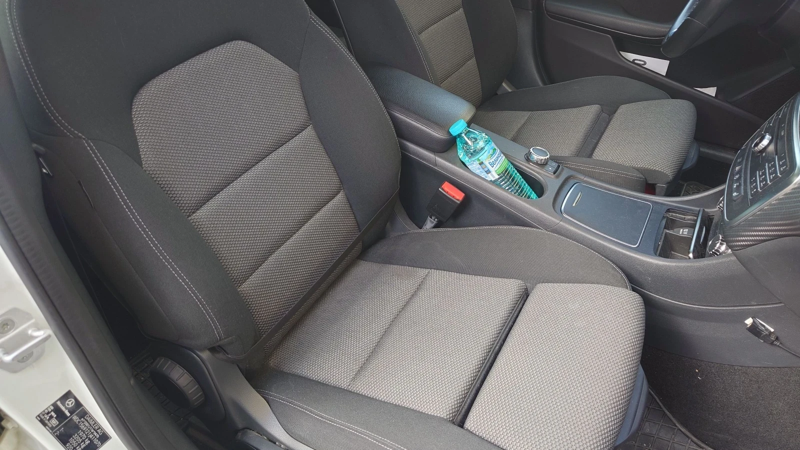 Mercedes-Benz GLA 180, снимка 8 - Автомобили и джипове - 53998315