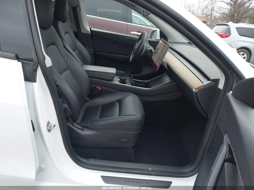 Tesla Model Y Long Range AWD, снимка 5 - Автомобили и джипове - 54169776