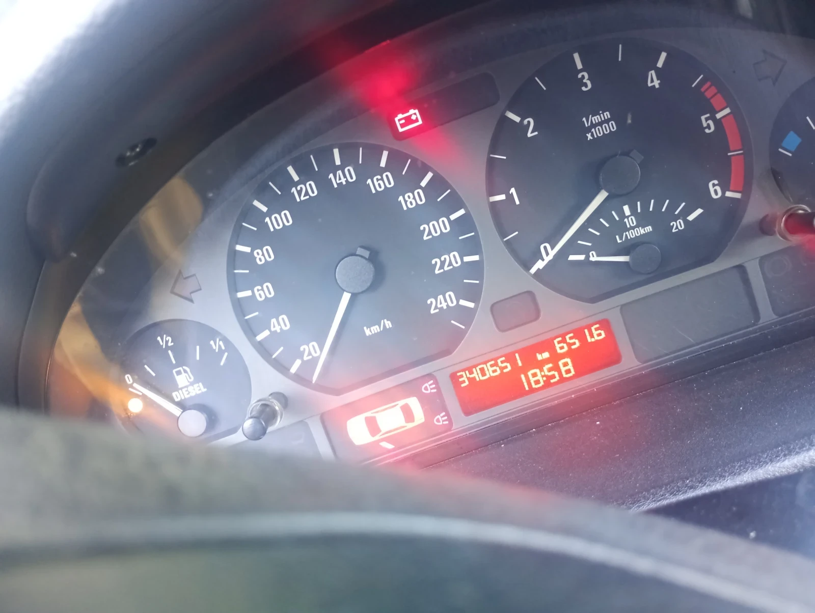 BMW 320, снимка 6 - Автомобили и джипове - 54346330