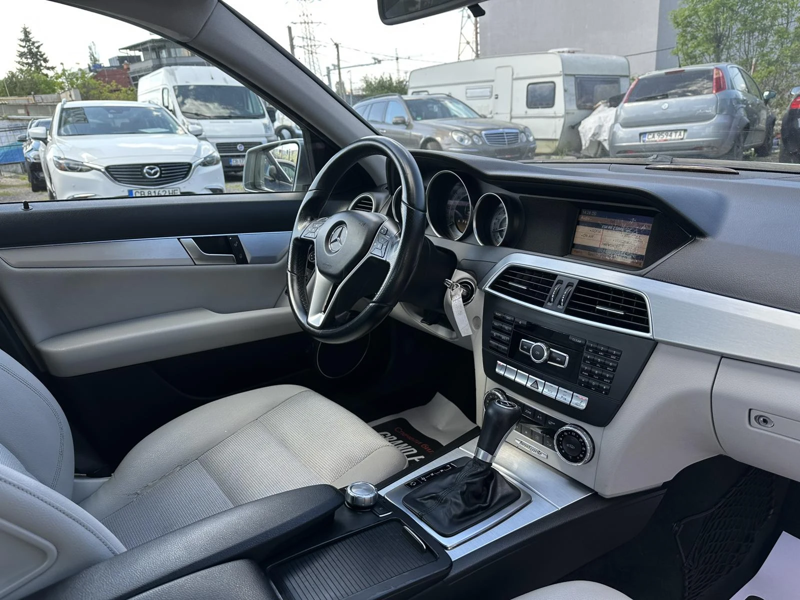 Mercedes-Benz C 180 CGI Аvangarde Автоматик Кожа, снимка 15 - Автомобили и джипове - 54441948