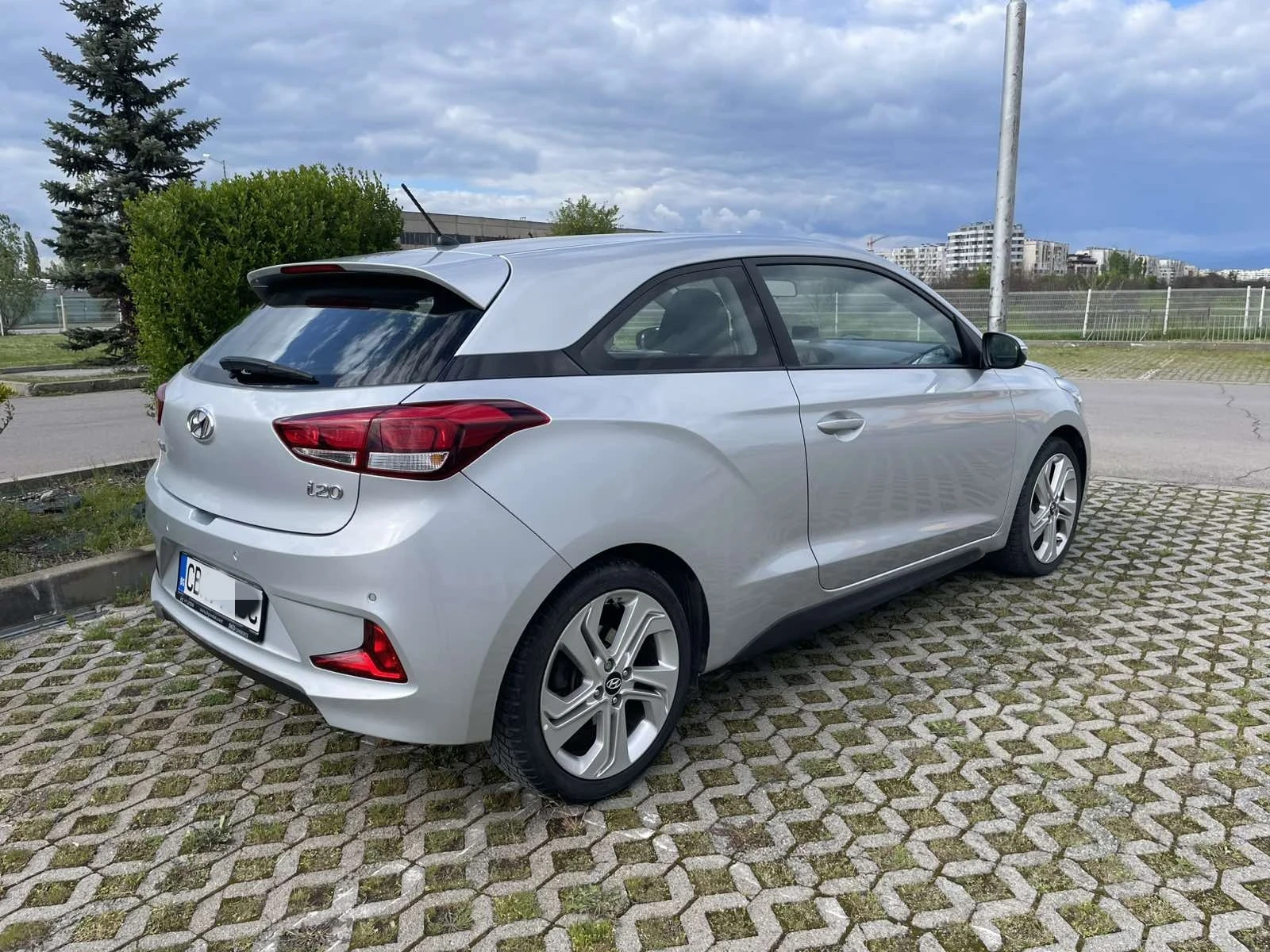 Hyundai I20 Coupe / от България/ гаражна / 1 собственик , снимка 3 - Автомобили и джипове - 54685760