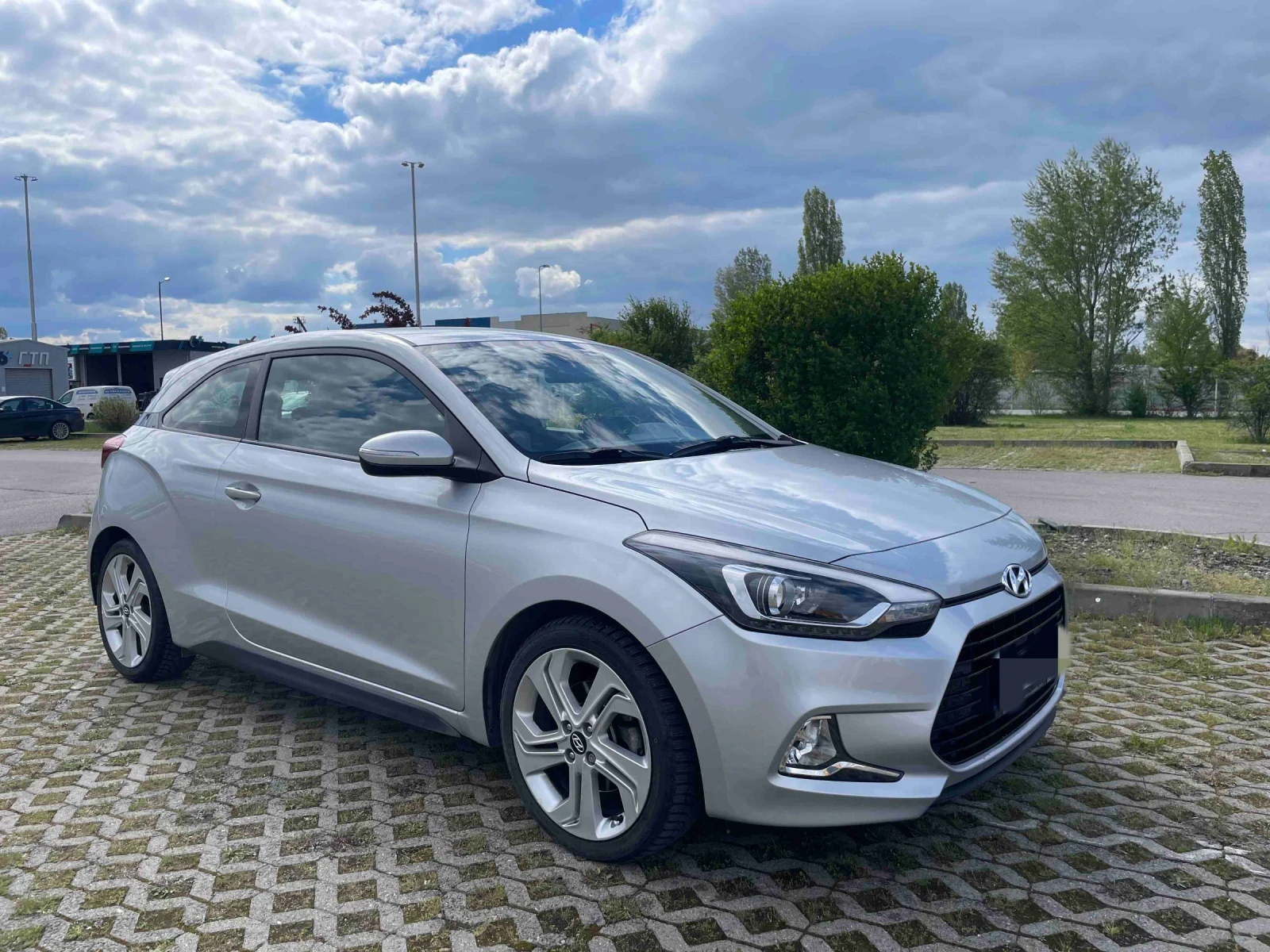 Hyundai I20 Coupe / от България/ гаражна / 1 собственик 