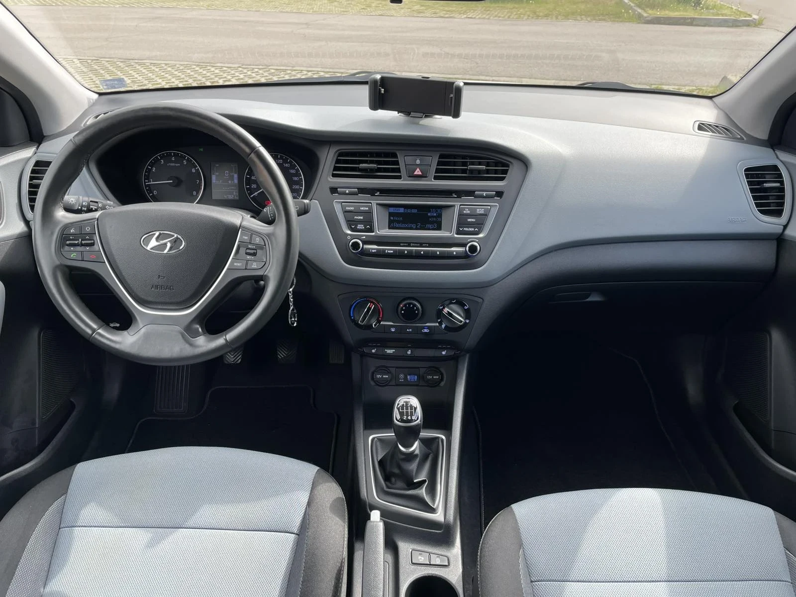 Hyundai I20 Coupe / от България/ гаражна / 1 собственик , снимка 7 - Автомобили и джипове - 54685760