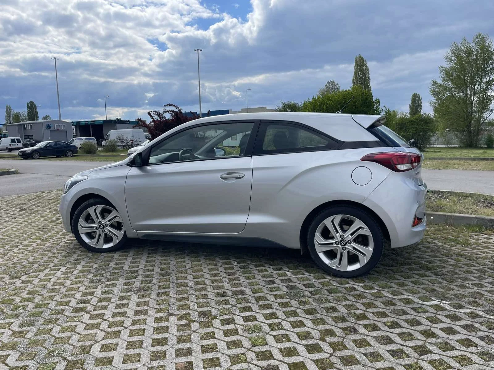 Hyundai I20 Coupe / от България/ гаражна / 1 собственик , снимка 5 - Автомобили и джипове - 54685760