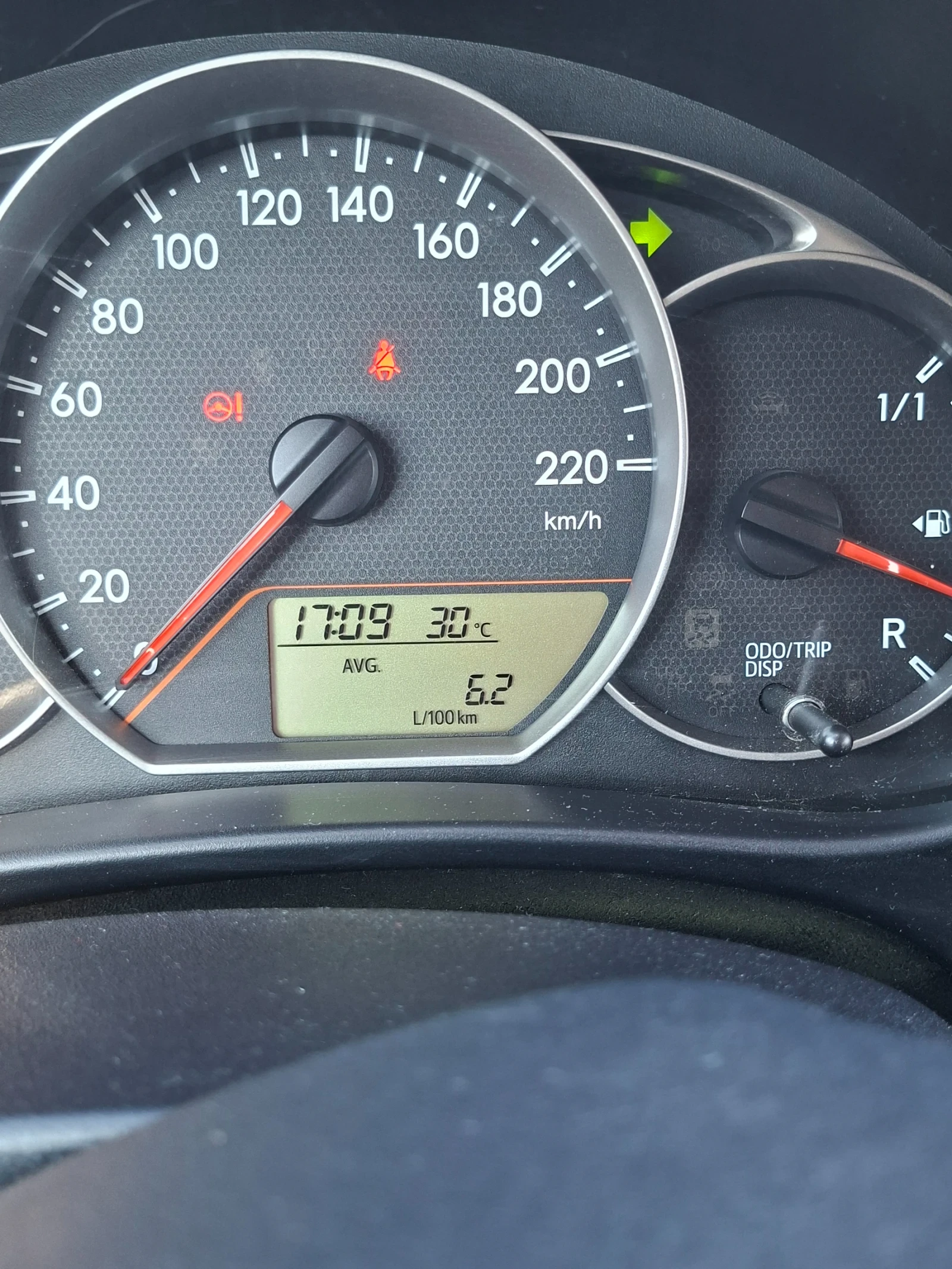 Toyota Verso S, снимка 10 - Автомобили и джипове - 54839556