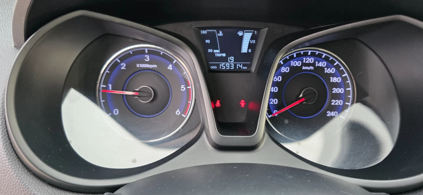 Hyundai Ix20 Ix20, снимка 3 - Автомобили и джипове - 55109935