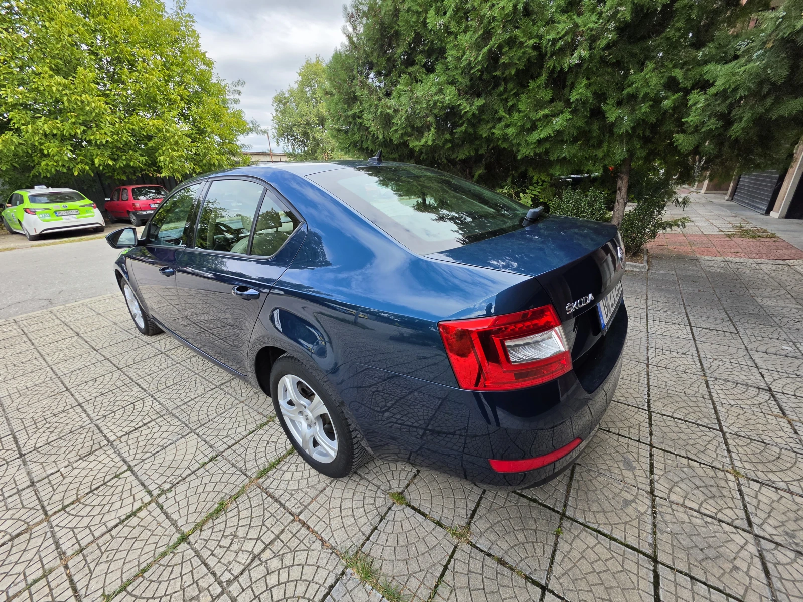 Skoda Octavia 1.6 TDI DSG, снимка 9 - Автомобили и джипове - 56270123