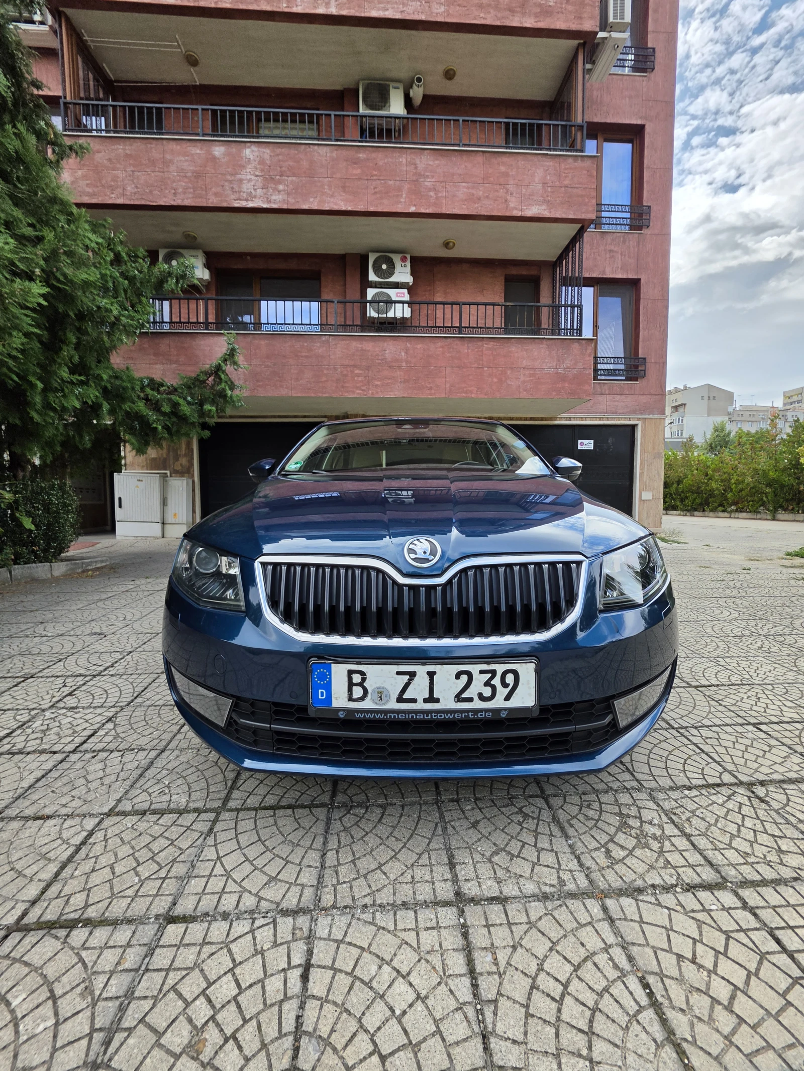 Skoda Octavia 1.6 TDI DSG, снимка 2 - Автомобили и джипове - 56270123