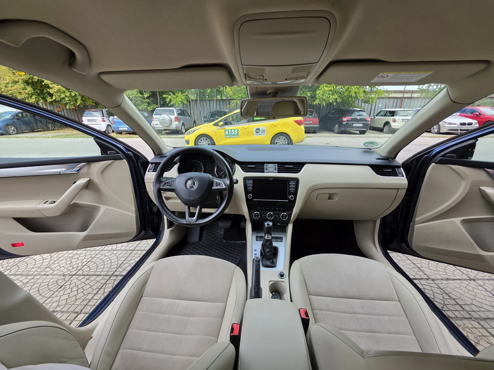 Skoda Octavia 1.6 TDI DSG, снимка 6 - Автомобили и джипове - 56270123