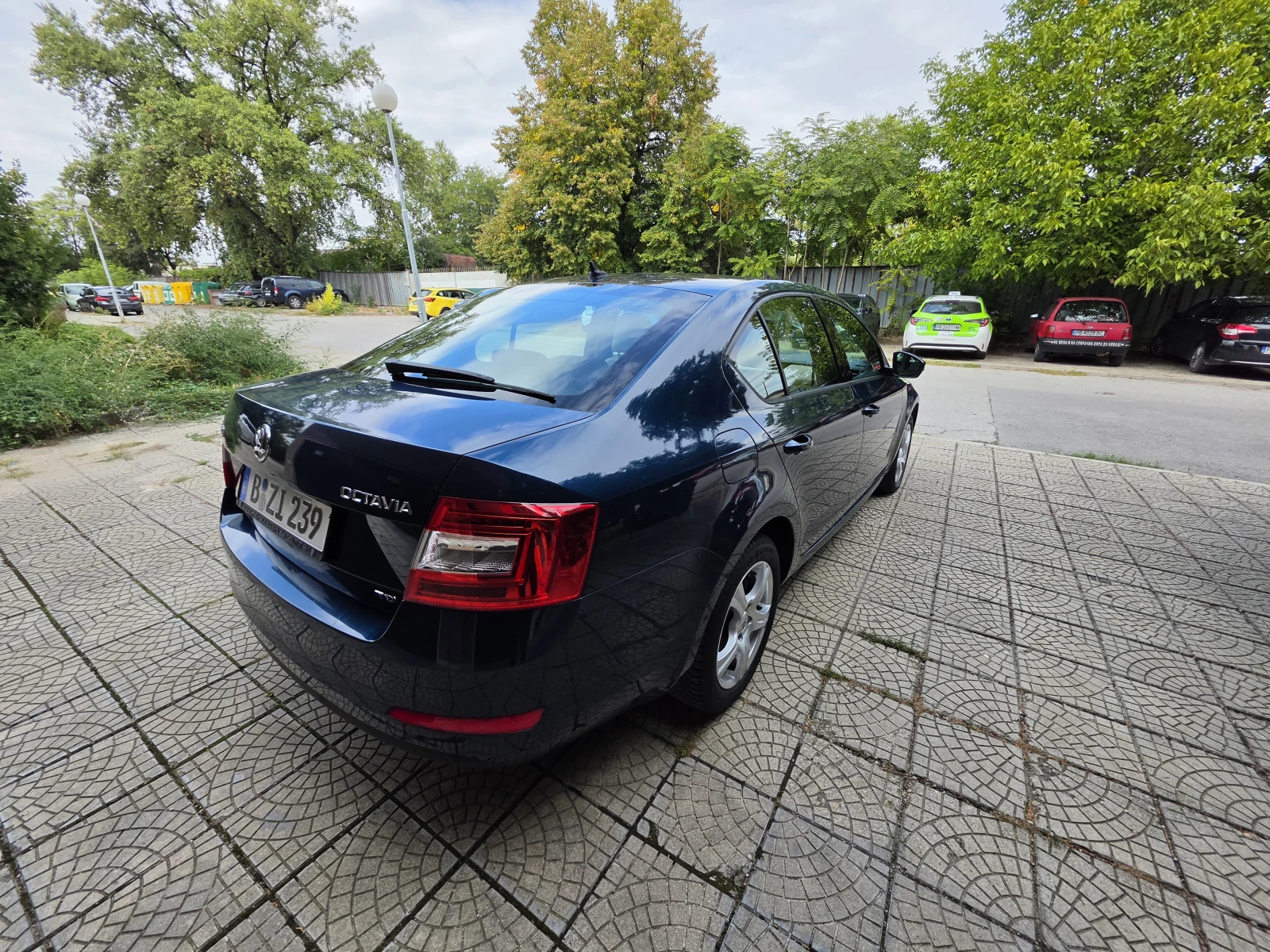 Skoda Octavia 1.6 TDI DSG, снимка 10 - Автомобили и джипове - 56270123