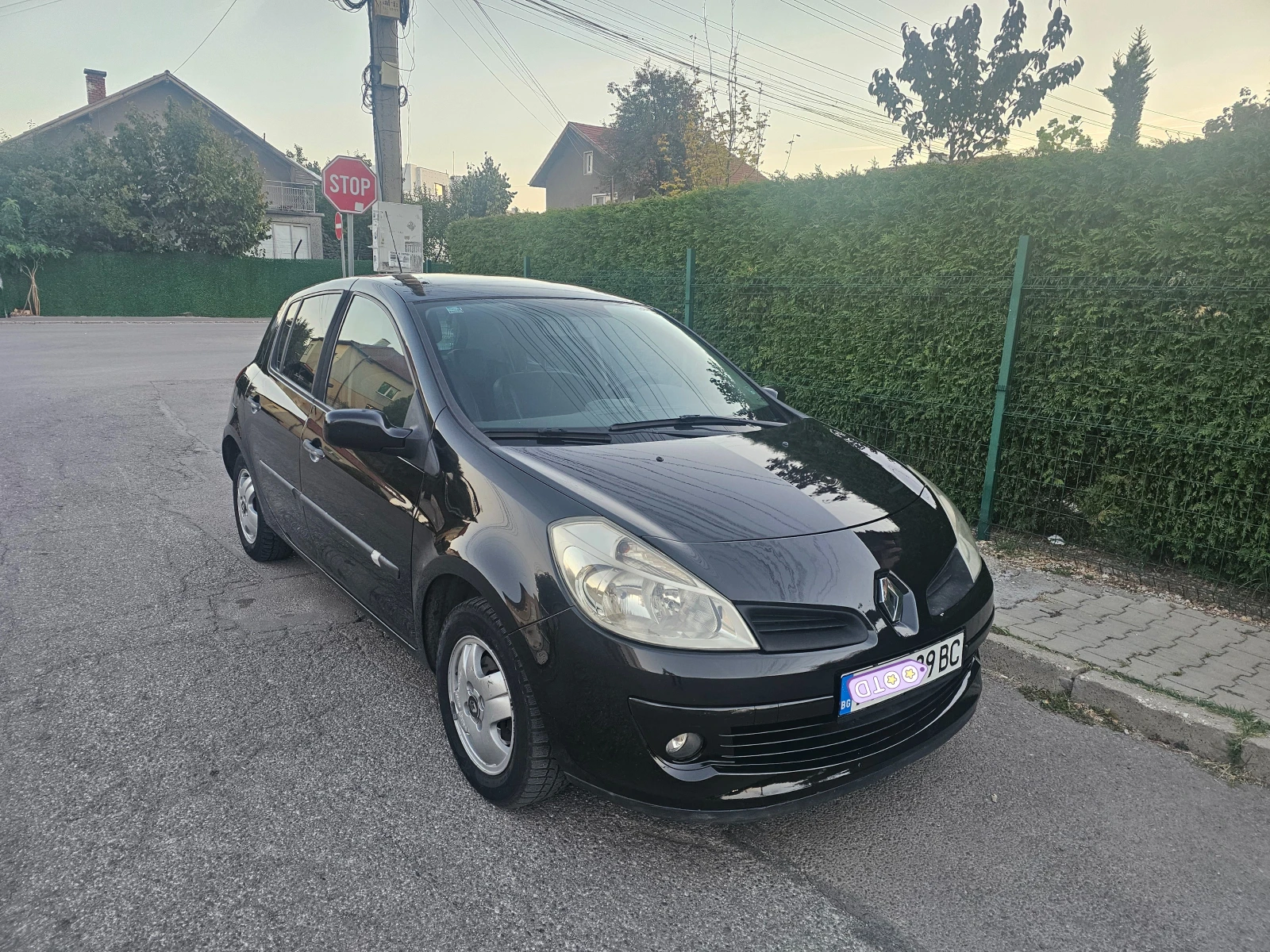 Renault Clio Гаражно-клима, снимка 4 - Автомобили и джипове - 56394980
