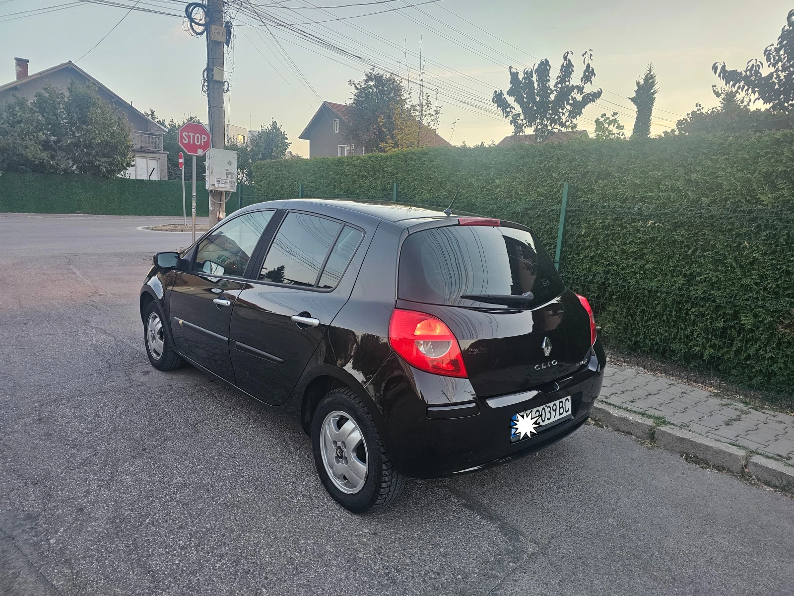 Renault Clio Гаражно-клима, снимка 3 - Автомобили и джипове - 56394980