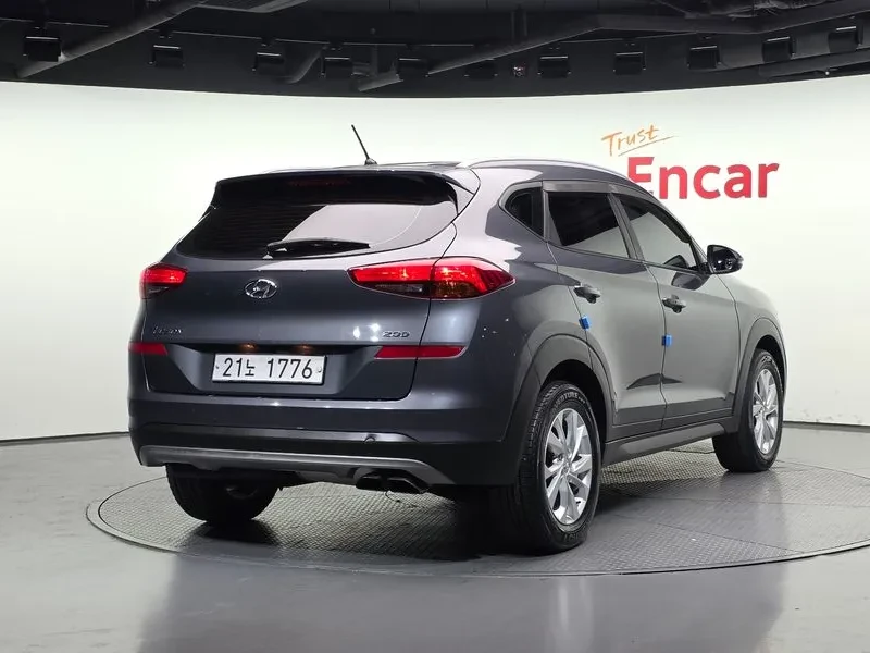Hyundai Tucson 2.0 CRDi, снимка 2 - Автомобили и джипове - 54258417